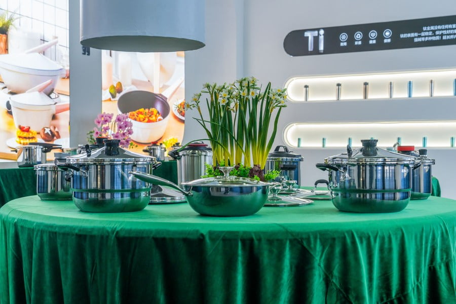 Across China: Cookware stews change of life in Tibet
